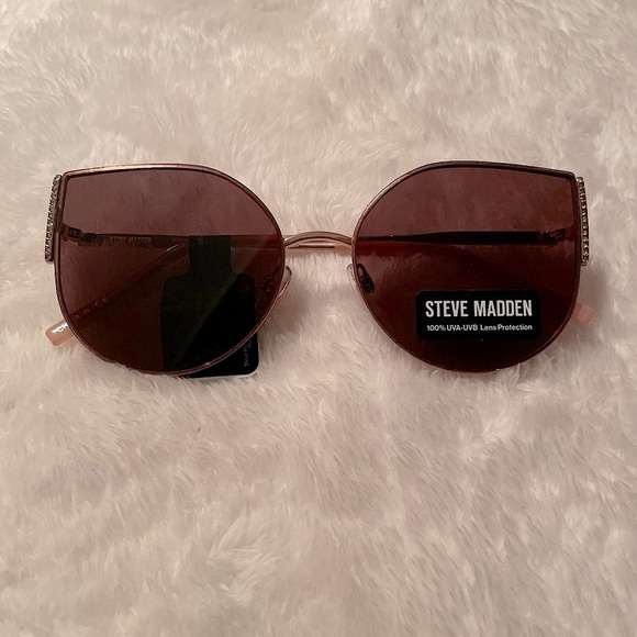 Steve Madden Accessories - NWT Steve Madden Womens Crystal Edge Cat Eye Sunglasses